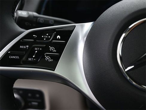 New 2025 Mercedes-Benz GLB 250 image 2