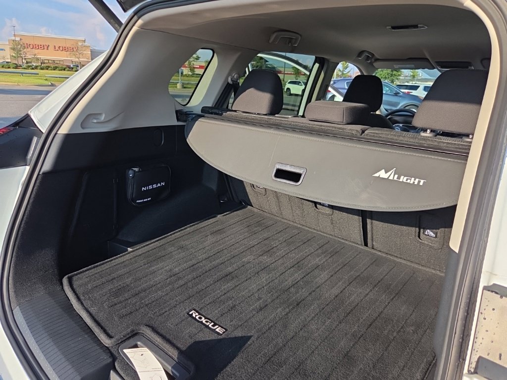 Used 2025 Nissan Rogue SV FWD image 57