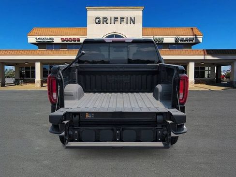 Used 2023 GMC Sierra 1500 SLT w/ SLT Premium Package AWD/4WD image 8