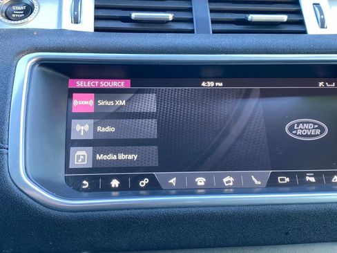 Used 2017 Land Rover Range Rover Evoque SE Premium image 33