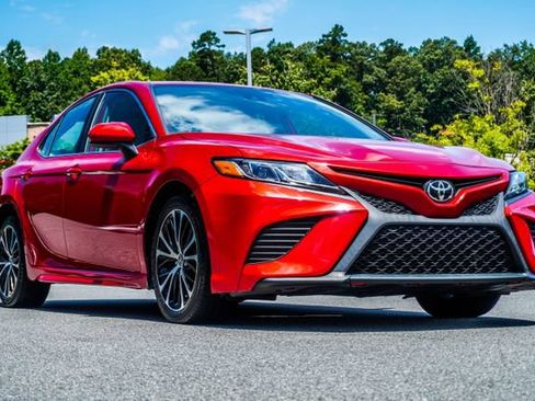 Used 2020 Toyota Camry SE FWD image 7