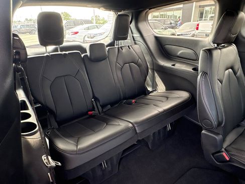 Used 2026 Chrysler Pacifica Select FWD image 28