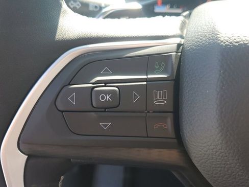 New 2025 Jeep Grand Cherokee Altitude image 30