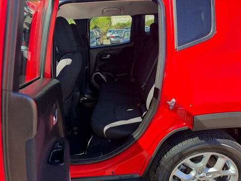 Used 2017 Jeep Renegade Latitude image 15