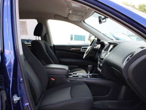 Used 2020 Nissan Pathfinder SV AWD/4WD image 17