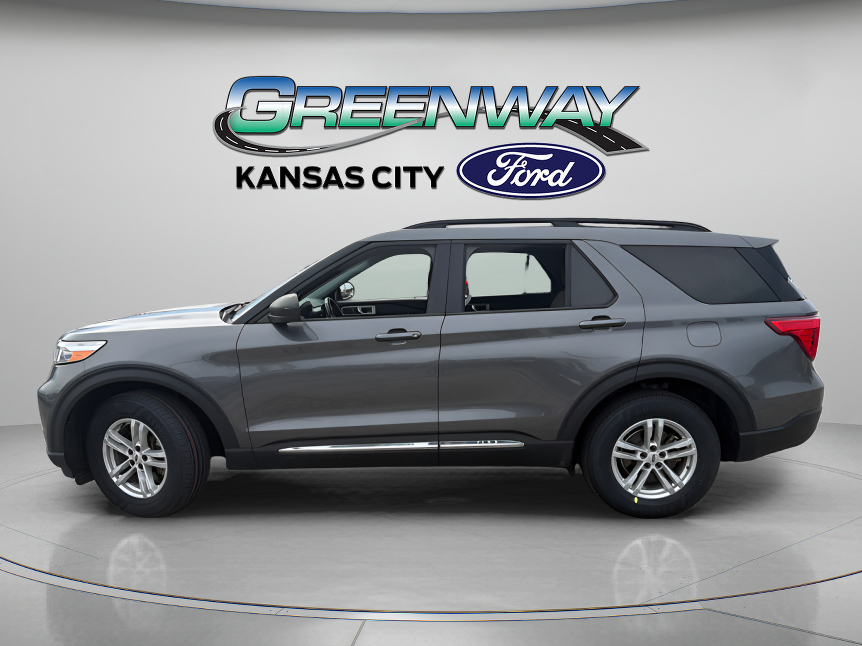 Used 2023 Ford Explorer XLT AWD/4WD image 4