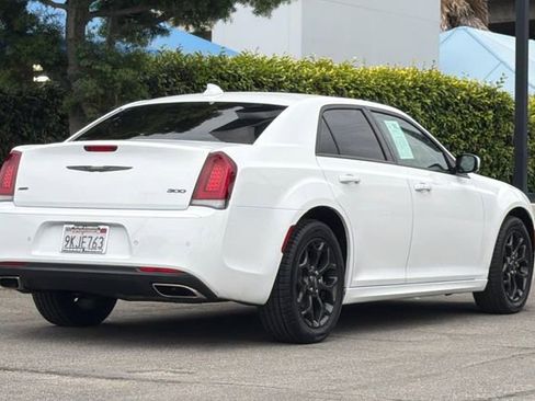 Used 2021 Chrysler 300 Touring L AWD/4WD image 4