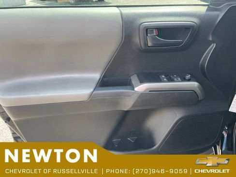 Used 2022 Toyota Tacoma SR5 w/ SR5 Appearance Package (SM) AWD/4WD image 8