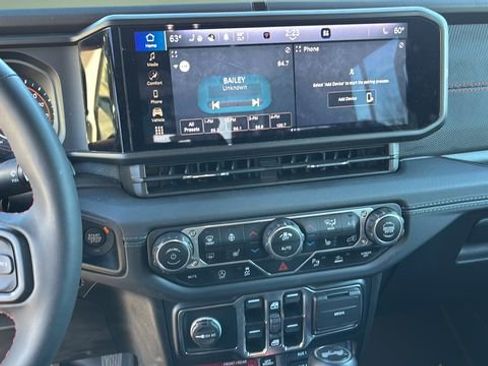 Used 2024 Jeep Wrangler Unlimited Rubicon w/ XTREMEE 35" Tire Package image 22