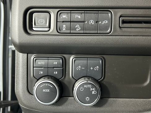 Used 2022 Chevrolet Suburban Z71 image 31