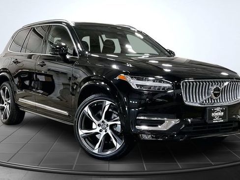 Certified 2023 Volvo XC90 B6 Ultimate w/ Lounge Package image 13
