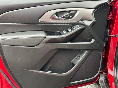 Used 2023 Chevrolet Traverse LT image 16