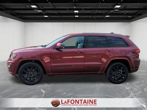 Used 2020 Jeep Grand Cherokee Altitude AWD/4WD image 2