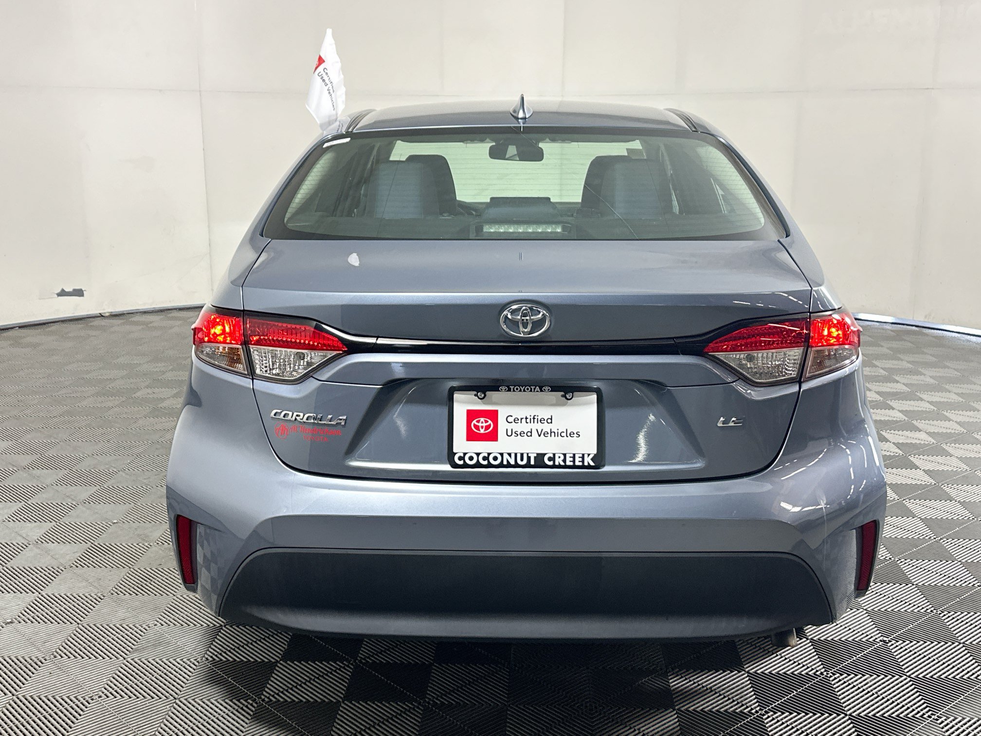 Used 2024 Toyota Corolla LE w/ LE Convenience Package FWD image 4