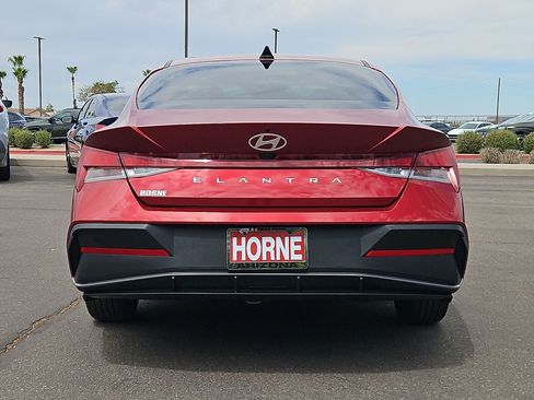 Used 2024 Hyundai Elantra SEL FWD image 6