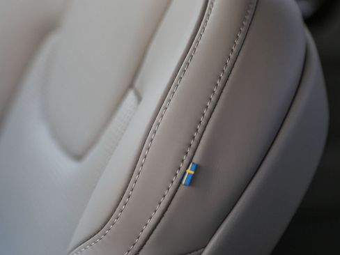 New 2026 Volvo XC60 B5 Ultra image 24