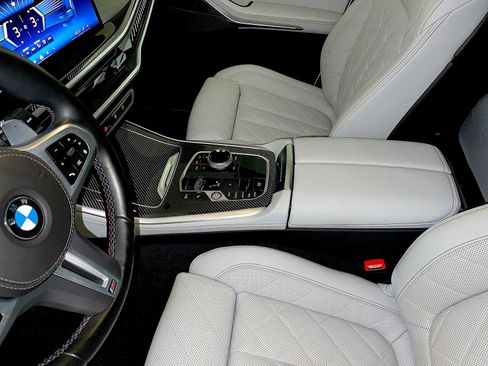 Used 2025 BMW X5 M60i w/ Executive Package image 19