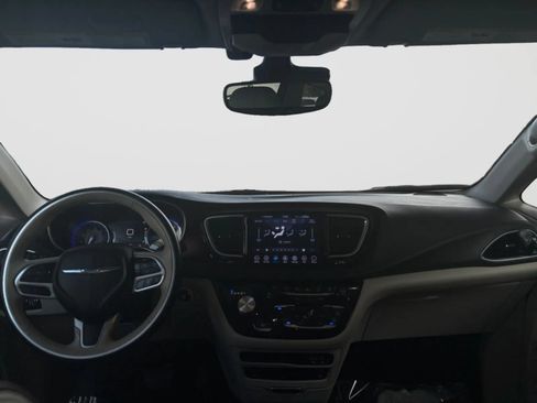 Used 2019 Chrysler Pacifica Limited w/ Tire & Wheel Group FWD image 23