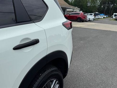 Used 2023 Nissan Rogue S AWD/4WD image 17
