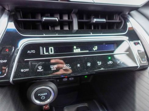 Certified 2024 Toyota Venza Limited image 19