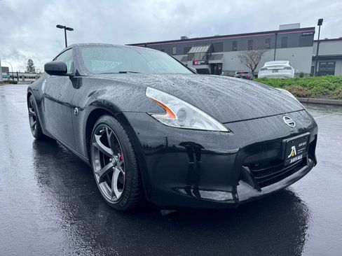Used 2010 Nissan 370Z Touring image 2