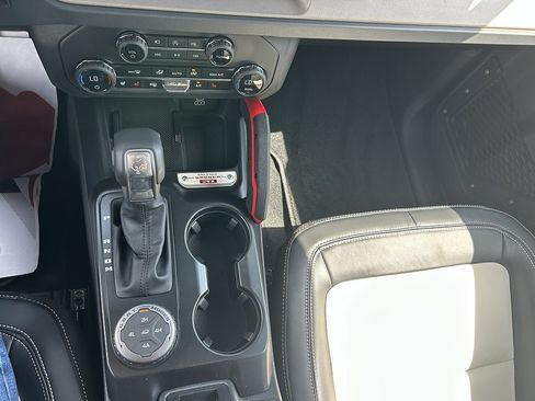 New 2026 Ford Bronco Outer Banks w/ Sasquatch Package AWD/4WD image 14