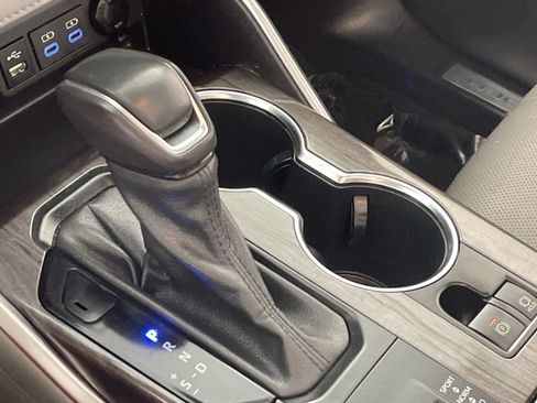 Used 2022 Toyota Highlander Limited image 16