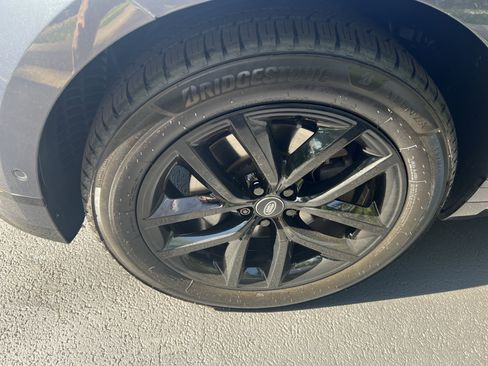 Certified 2024 Land Rover Range Rover Velar Dynamic SE image 9