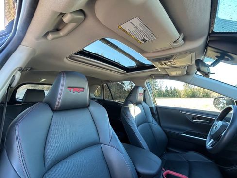 Used 2022 Toyota RAV4 TRD Off-Road image 28