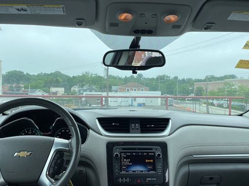 Used 2017 Chevrolet Traverse LT w/ Style and Technology Package image 8