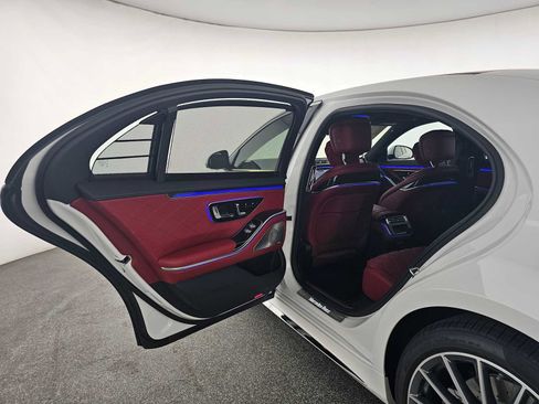 New 2025 Mercedes-Benz S 580 4MATIC Sedan image 16