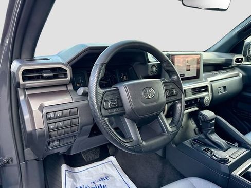 Used 2025 Toyota Tacoma SR5 AWD/4WD image 11