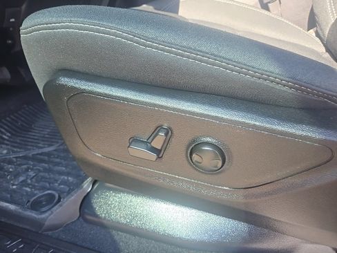 Used 2025 RAM 1500 Big Horn AWD/4WD image 9