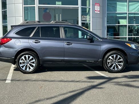 Used 2017 Subaru Outback 2.5i Limited w/ Popular Package #5 AWD/4WD image 3