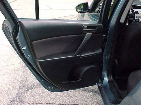 Used 2010 MAZDA MAZDA3 i Sport image 11
