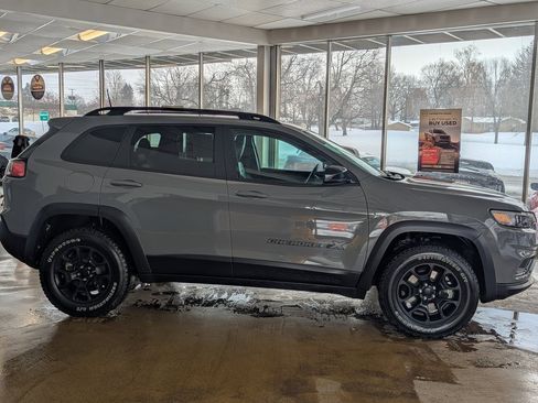 Used 2022 Jeep Cherokee Latitude w/ Sun & Sound Group image 7