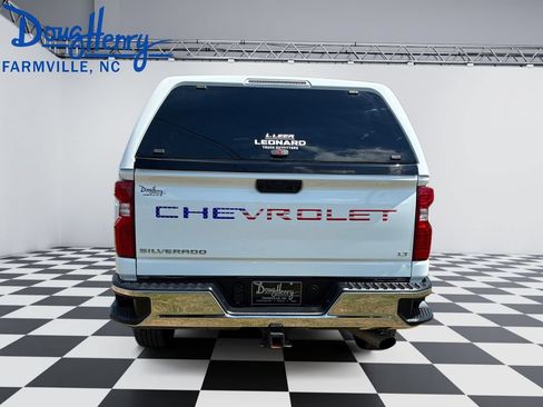 Used 2025 Chevrolet Silverado 2500 LT w/ Convenience Package AWD/4WD image 4