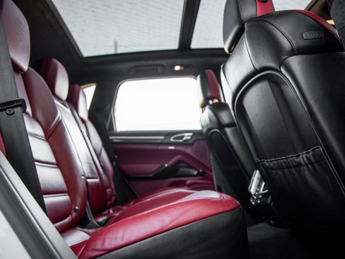 Certified 2018 Porsche Cayenne Turbo image 41