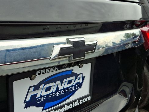 Used 2021 Chevrolet Traverse LT w/ LT Premium Package image 5