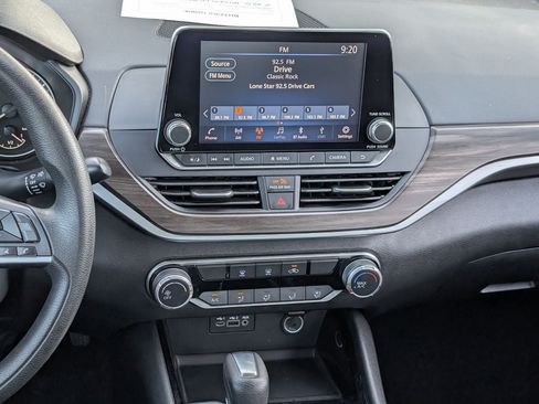 Used 2024 Nissan Altima 2.5 SV FWD image 12