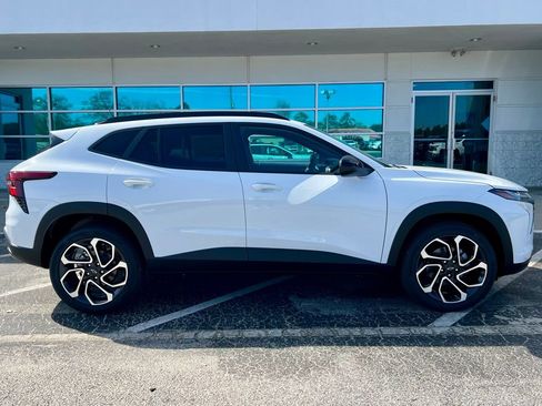 New 2026 Chevrolet Trax RS w/ Sunroof Package image 3