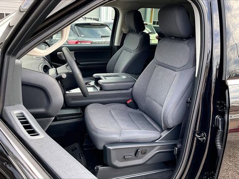 Used 2025 Ford Expedition Active image 12