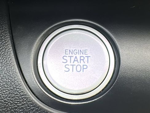 Used 2025 Hyundai Elantra Limited FWD image 24