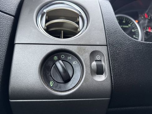 Used 2005 Ford F150 XLT image 26