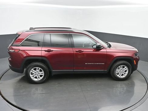 Used 2024 Jeep Grand Cherokee Laredo AWD/4WD image 41