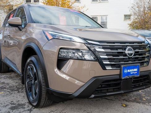 Certified 2025 Nissan Rogue SV image 4