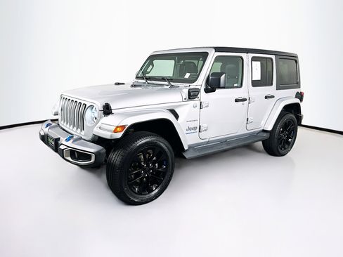 Used 2023 Jeep Wrangler Unlimited Sahara w/ Cold Weather Group AWD/4WD image 3
