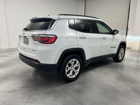 Used 2024 Jeep Compass Latitude AWD/4WD image 7