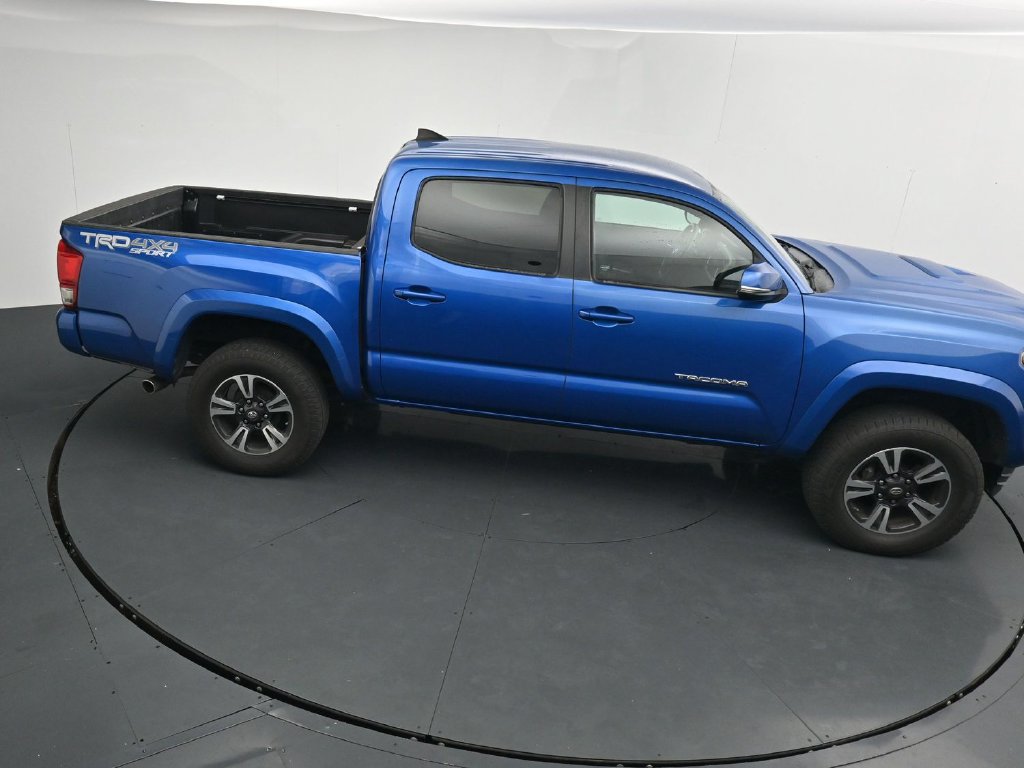 Used 2016 Toyota Tacoma TRD Sport w/ Towing Package AWD/4WD image 17