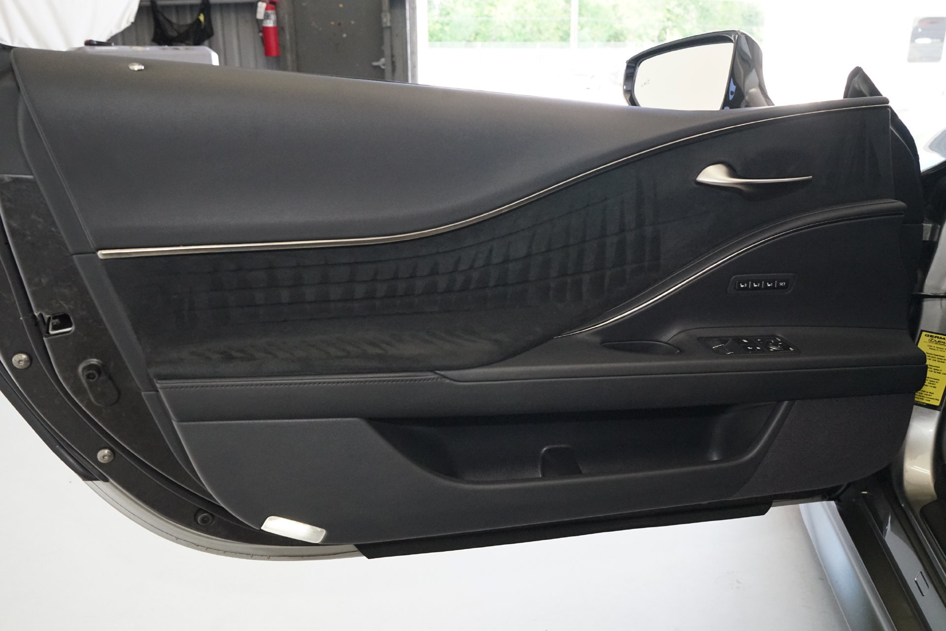Used 2018 Lexus LC 500 Coupe w/ Performance Package RWD image 22